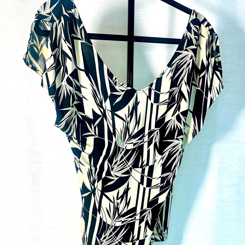 BCBG TOP - Picture 1 of 3